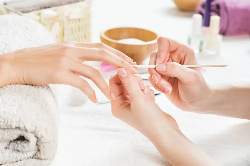 Soins des mains près de Saint-Benoît